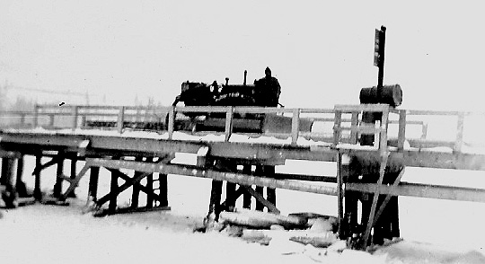 Photo-04 of the building of the Peace River Bridge on the NWHS.
